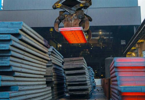 ثبت رکورد حمل اسلب از انبارهای بیرونی ناحیه فولادسازی به نورد گرم فولاد مبارکه