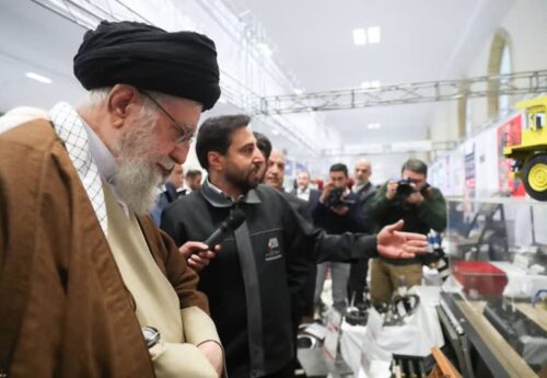بازدید مقام معظم رهبری از نمایشگاه توانمندیهای ذوب آهن اصفهان