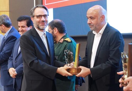نشان ملی اقتصاد مقاومتی در دستان فولاد کاوه جنوب کیش
