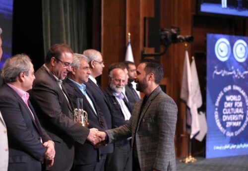 دریافت تندیس «فناوری و نوآوری پیشرو»  توسط شرکت توسعه آهن و فولاد گل‌گهر