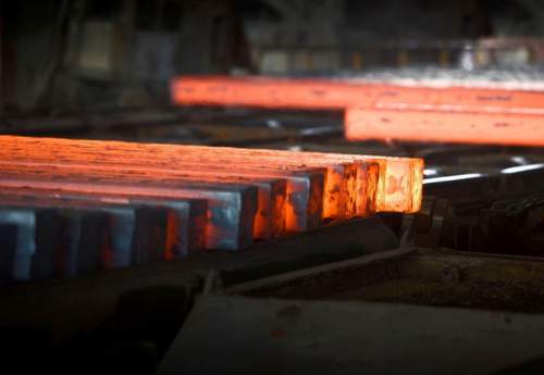 افزایش ۳۰۰ تومانی قیمت شمش فولاد خوزستان نسبت به آخرین معامله