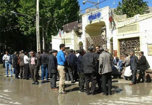 کارگران صدر فولاد خرم آباد خواستار بازگشایی کارخانه و پرداخت حقوق معوقه خود شدند