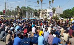 اعتراض کارگران گروه ملی فولاد این بار مقابل دادگستری و با هدف آزادی  کارگر زندانی