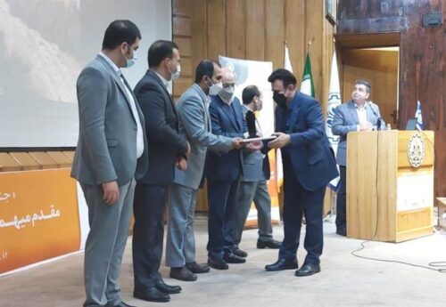 ذوب‌آهن اصفهان به عنوان نوآور محصول برتر ایرانی برگزیده شد